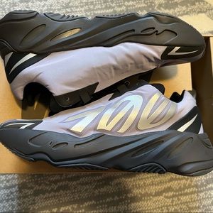 Yeezy 700 MNVM